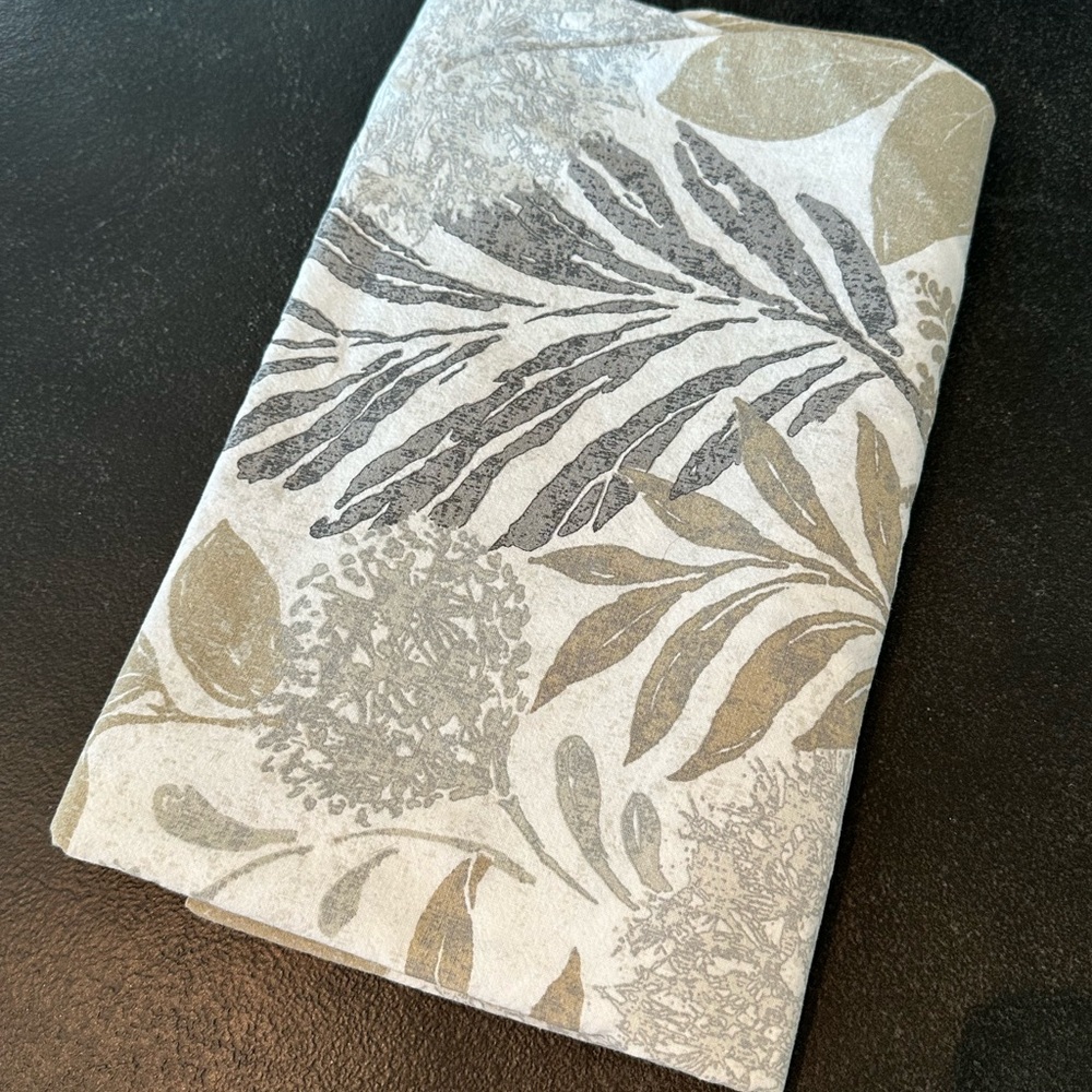 Town & Country Living Table Cloth